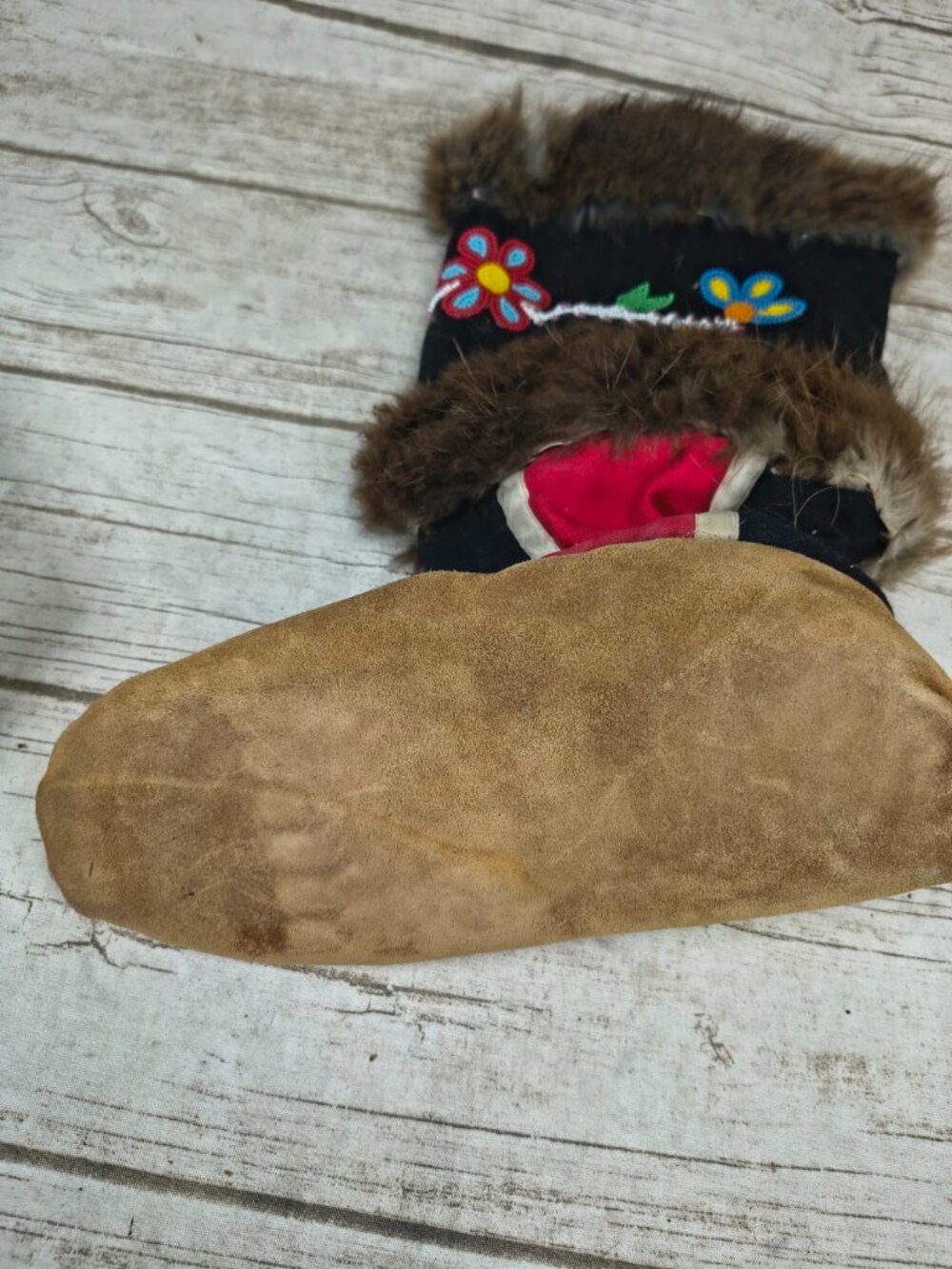 Handmade Native American Beaded Fur Mocassin Boots - Picture 6 of 11